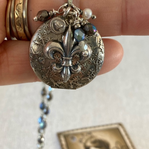 ✨ New Laura Hansen Design fleur de lys beaded locket necklace - Picture 2 of 8